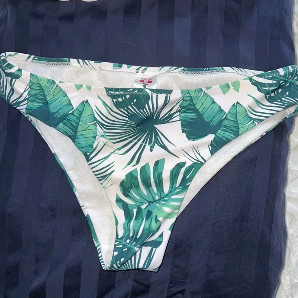 Full bikini - Picture 2 of 5